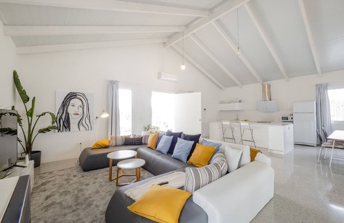 Alhaurin el Grande Villa | Experience Cubo's Villa Loft Monte Perdido: 9.8 Rated Retreat
