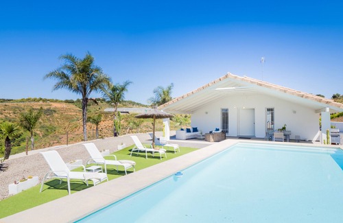 Alhaurin el Grande Villa | Experience Cubo's Villa Loft Monte Perdido: 9.8 Rated Retreat