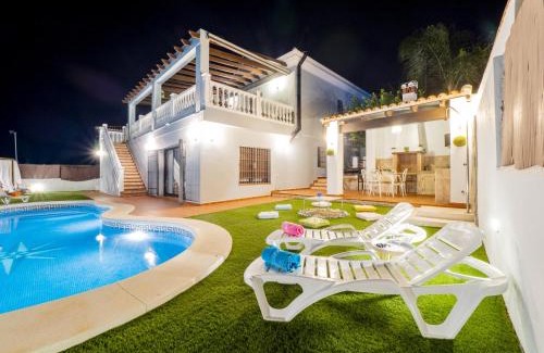 Coin Villa | Relax at Cubo's Villa Gabriela - Family-Friendly Retreat
