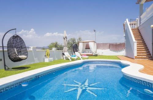 Coin Villa | Relax at Cubo's Villa Gabriela - Family-Friendly Retreat