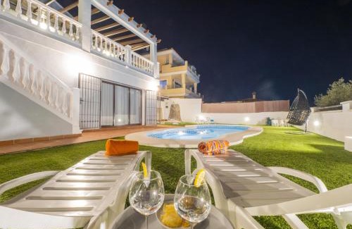 Coin Villa | Relax at Cubo's Villa Gabriela - Family-Friendly Retreat