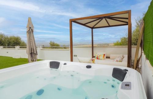 Coin Villa | Relax at Cubo's Villa Gabriela - Family-Friendly Retreat