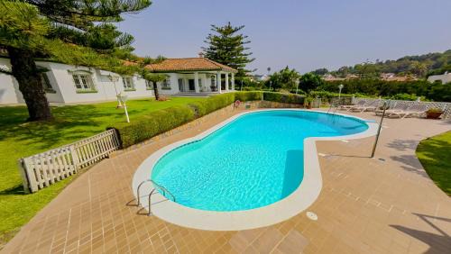Torremolinos Villa | Cubo's Villa Galemar Torremolinos Pool & Padel