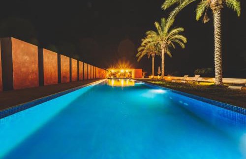 Coin Villa | Relaxing Stay at Cubo's Villa with 20m Pool and Family Fun