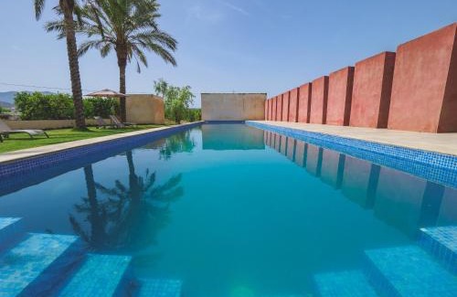 Coin Villa | Relaxing Stay at Cubo's Villa with 20m Pool and Family Fun
