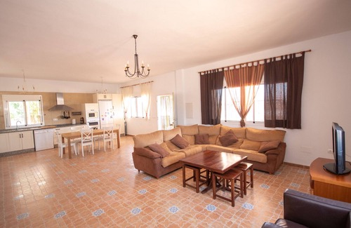 Cartama Villa | Relaxing Villa Miraflores with Private Pool & BBQ Amenities