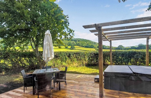 Westbrook Court Cottage | Ideal Lodge for Family Retreats with Private Hot Tub