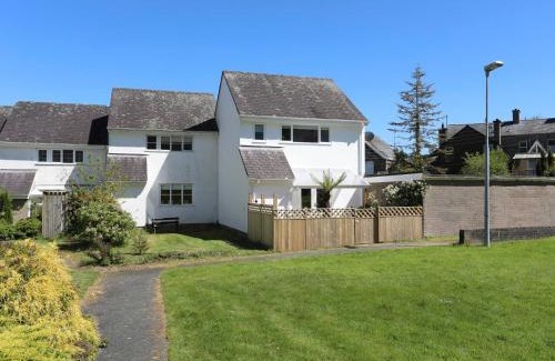 Borth-y-Gest House | Family-Friendly Cuckooland: 4-Star Stay with Top Ratings