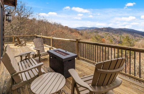 Boone House | Discover Cucumber Tree Lodge: Pet-Friendly Retreat with Spa