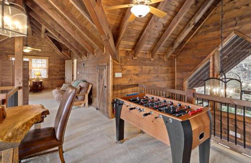 Boone House | Discover Cucumber Tree Lodge: Pet-Friendly Retreat with Spa