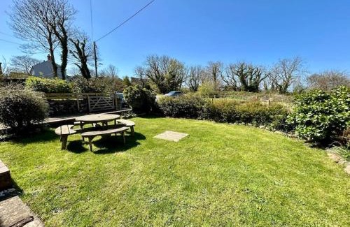 Haverfordwest House | Relaxing Cuddfan Fach - Pembrokeshire Barn by Coastal Path