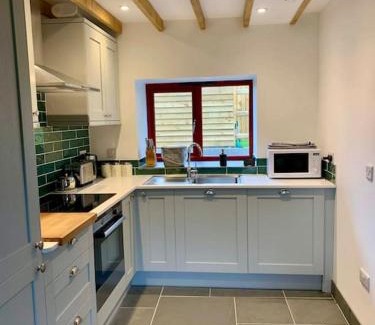 Haverfordwest House | Relaxing Cuddfan Fach - Pembrokeshire Barn by Coastal Path