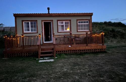 Great Fryup Dale Ski Chalet | Explore Keepers Shepherd Hut with Private Hot Tub & Pets Welcome