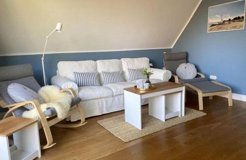 Gronenberg House | Cozy Cuddly Shell: Modern Retreat with Family-Friendly Amenities