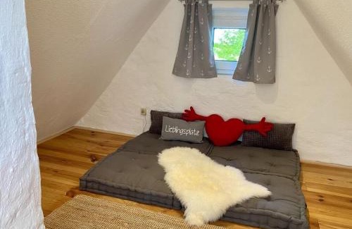 Gronenberg House | Cozy Cuddly Shell: Modern Retreat with Family-Friendly Amenities