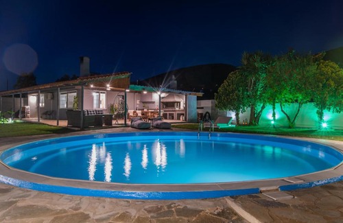 Kalyvia Thorikou House | Experience Cuervo Poolside Villa with Oceanfront Bliss