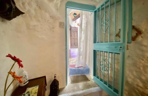 Sacromonte Apartment | Enchanting Views of Alhambra from a Family-Friendly Cave