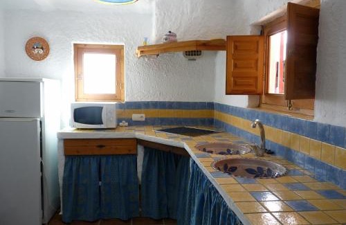 Guadix Apartment | Guest Rated: Cueva Las Rosas with Ocean View & Child Friendly