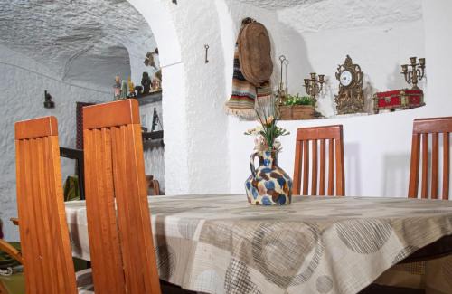 Gorafe House | Discover Cueva Navarro: Child-Friendly Escape with Top Ratings