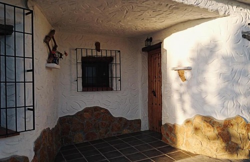 Gor Apartment | Pet-Friendly Retreat at Cuevas El Atochal - Rated 8/10