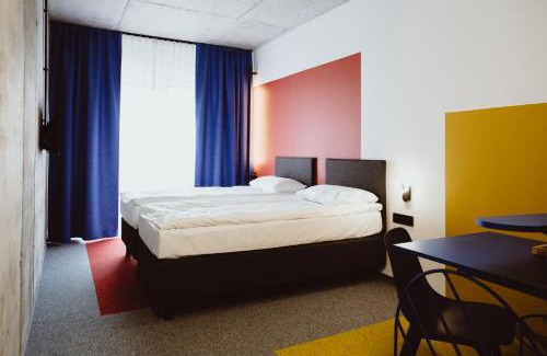 Znin Apartment | Explore Cukrownia Żnin: Pet-Friendly Retreat with Ocean View