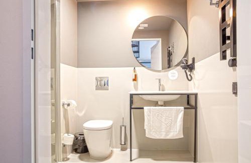 Znin Apartment | Explore Cukrownia Żnin: Pet-Friendly Retreat with Ocean View