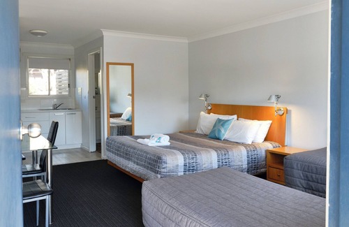 Culburra Beach Hotel | Unforgettable Stay at Culburra Beach Motel with Breakfast