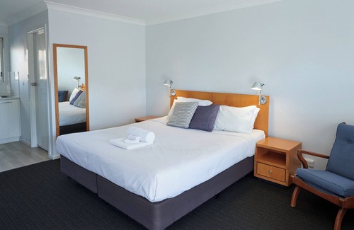 Culburra Beach Hotel | Unforgettable Stay at Culburra Beach Motel with Breakfast