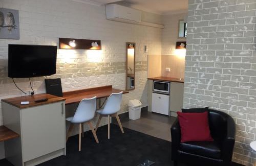 Culcairn Hotel | Comfort at Culcairn Motor Inn: 4-Star with Pool & Hot Tub