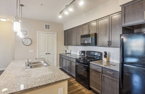 Southeast Houston Apartment | Cullen 4307 I Parking I Pool I Gym I 2Bd/2Bth