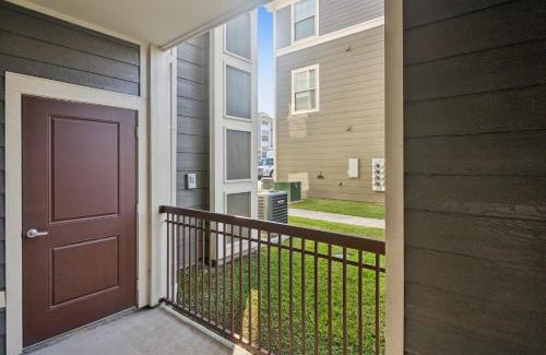 Southeast Houston Apartment | Cullen 6103 I New Construction 1bd Apt I Gated