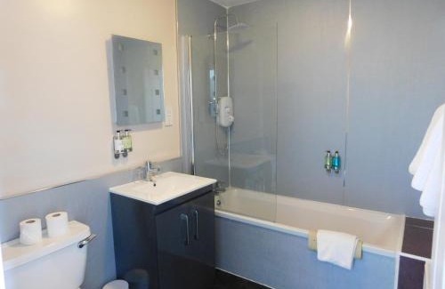 Cullen Hotel | Discover Cullen Bay Hotel: Pet-Friendly & Family-Oriented Stay