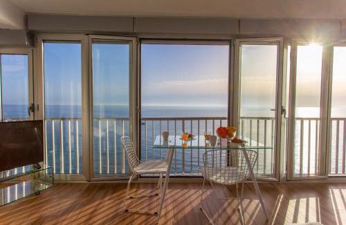 Faro de Cullera Apartment | Scenic Cullera Apartment with Ocean Views and Private Beach