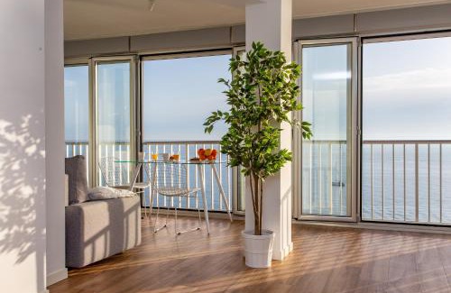Faro de Cullera Apartment | Scenic Cullera Apartment with Ocean Views and Private Beach
