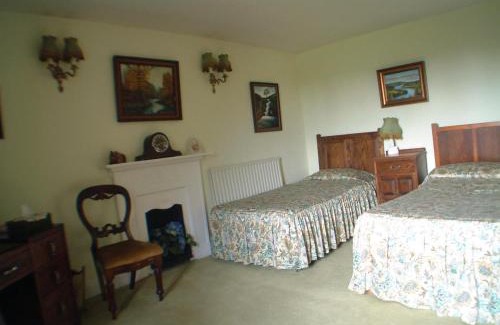 Inistioge House | Discover Cullintra House: Pet-Friendly Retreat with Hot Tub