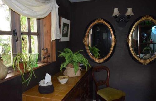 Inistioge House | Discover Cullintra House: Pet-Friendly Retreat with Hot Tub