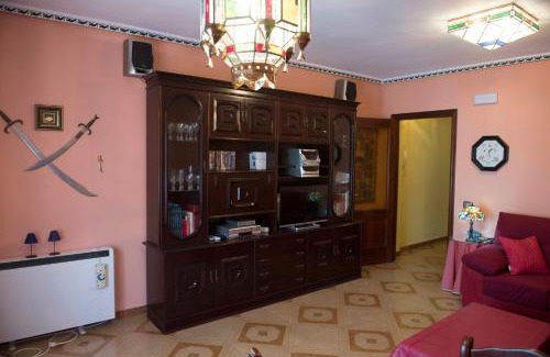 Almagro Apartment | Vibrant Culturas y Colores in Almagro with Pool & WiFi