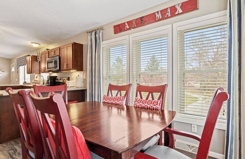 Delong House | Pet-Friendly Culver Lodge: 3BR Oasis by Lake Max