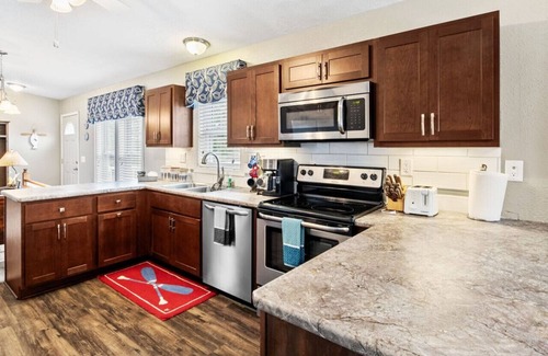 Delong House | Pet-Friendly Culver Lodge: 3BR Oasis by Lake Max