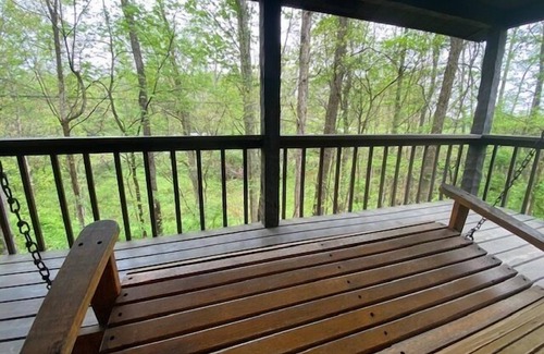 Logan Cabin | Exceptional Cumberland Retreat in Hocking Hills - Pet Friendly