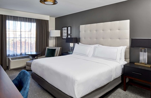 Fort Sanders Hotel | Discover Cumberland House Knoxville: Rated 9/10 with Spa Access