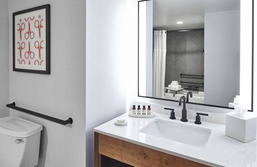 Fort Sanders Hotel | Discover Cumberland House Knoxville: Rated 9/10 with Spa Access