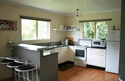 New Plymouth House | Cumberland Lodge/Privacy & Space/LARGE ECONOMY LODGE