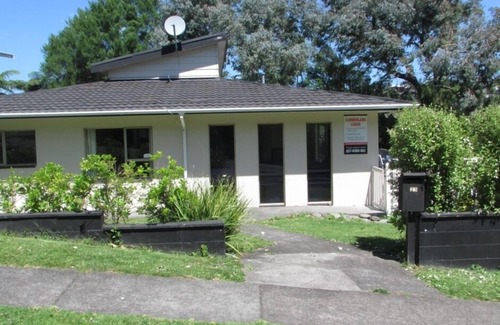 New Plymouth House | Cumberland Lodge/Privacy & Space/LARGE ECONOMY LODGE