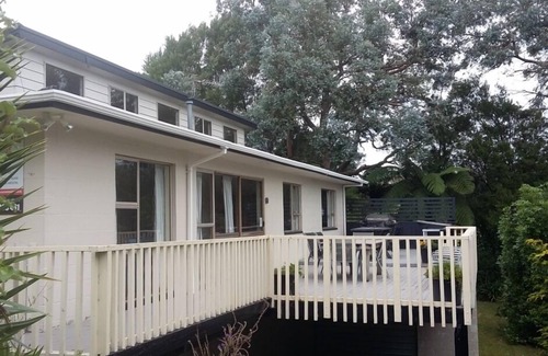 New Plymouth House | Cumberland Lodge/Privacy & Space/LARGE ECONOMY LODGE