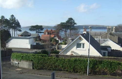 Largs House | Oceanfront Retreat: Cumbrae View House with 9.3 Rating