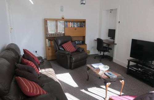 Largs House | Oceanfront Retreat: Cumbrae View House with 9.3 Rating