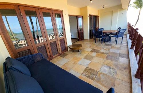 Cumbuco Apartment | Cumbuco Penthouse - Som do Mar - Pé Na Areia - Ar Condicionado, perto do centro, 2 dormitórios, piscina, cozinha
