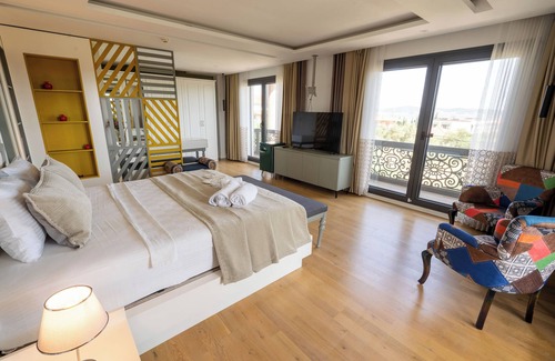 Ayvalik Hotel | CUNDA EYE