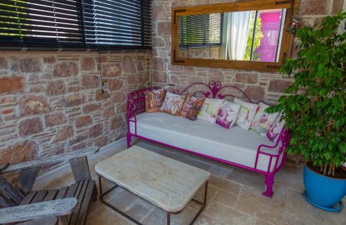 Ayvalik Bed & Breakfast | Discover Cunda Mor Limon Otel for Your Next Getaway